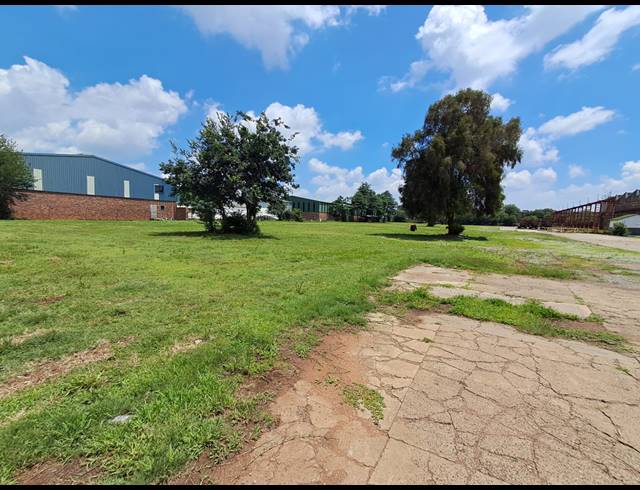 30,000M² INDUSTRIAL YARD TO LET IN DUNCANVILLE